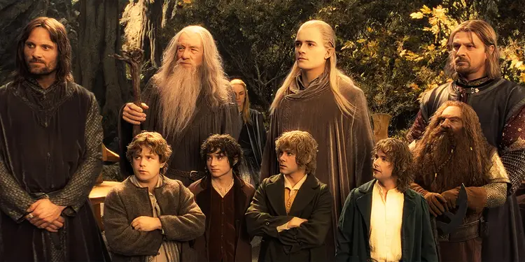 Aragorn, Gandalf, Legolas, Boromir, Samwise, Frodo, Gimli, Merry, and Pippin forming The Fellowship in The Lord of the Rings: The Fellowship of the Ri
