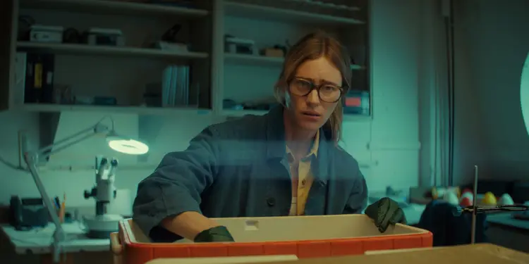 MacKenzie Davis in Below Episode 1